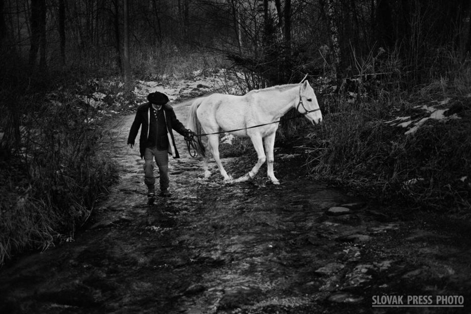 Ľuboš Dubovský: EDITING WORKSHOP. Long-Term Document, nominee Slovak Press Photo 2018